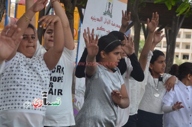 كفرقاسم- فيديو: الرئيس عادل بدير  الأوائل الدينية النواة الاولى لشيخنا المرحوم المؤسس وصرح تعليمي نفتخر به وتخريج فوج اخر في كرنفال ابداعي جمع الطلاب والأهالي